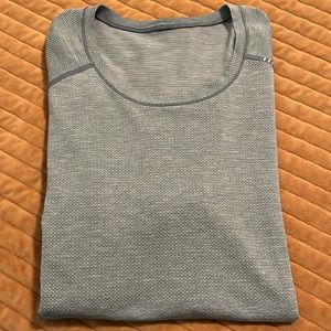 Men’s Lululemon Live in Practice Shirt XXL Never worn Excellent condition